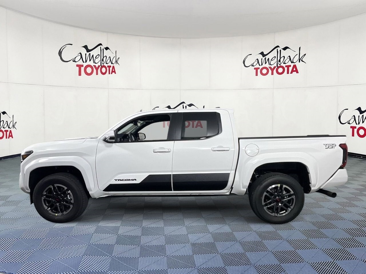 2026 Toyota Tacoma TRD Sport photo 4