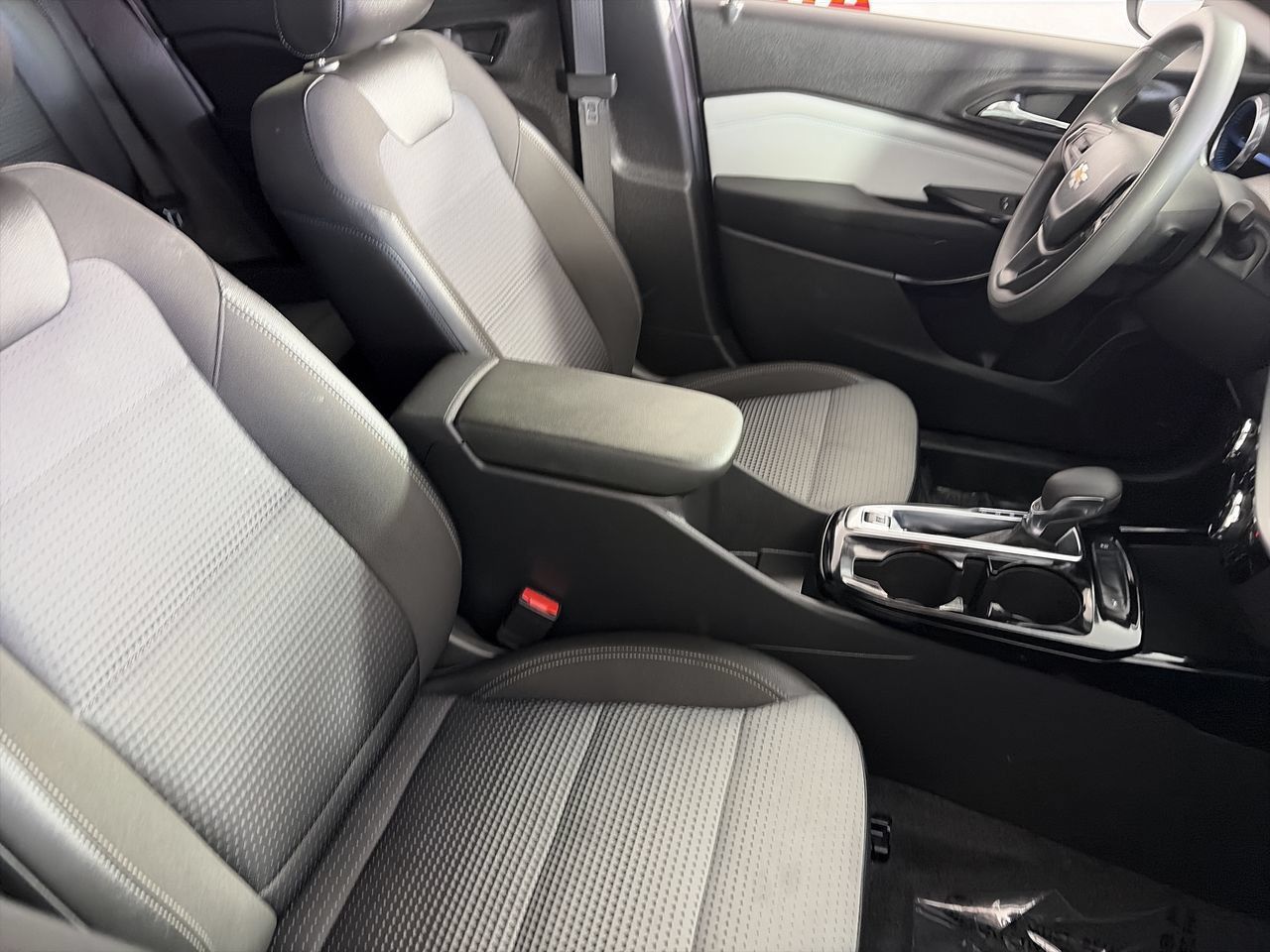 2025 Chevrolet Trax LT - Photo 25