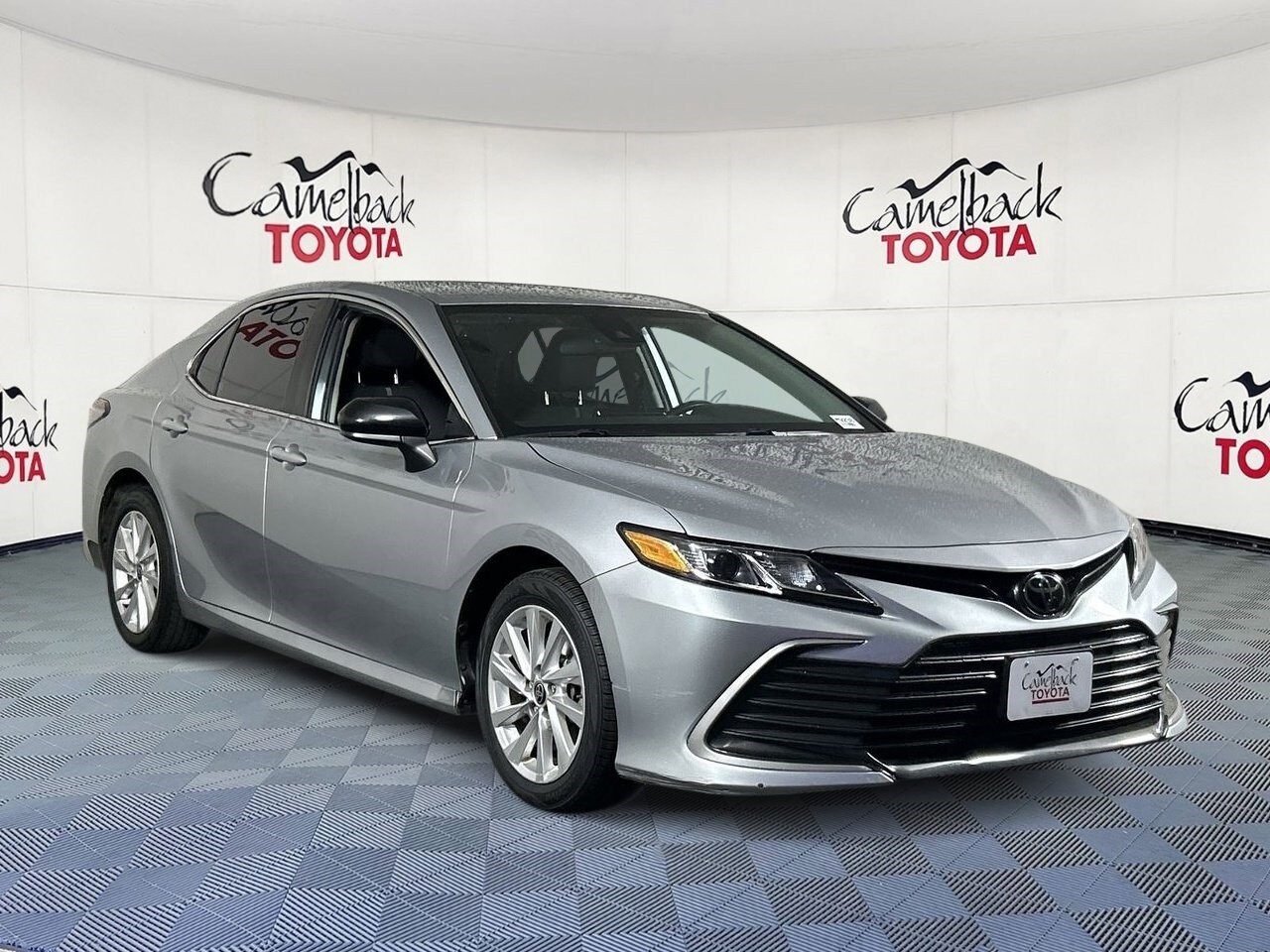 2023 Toyota Camry LE photo 2