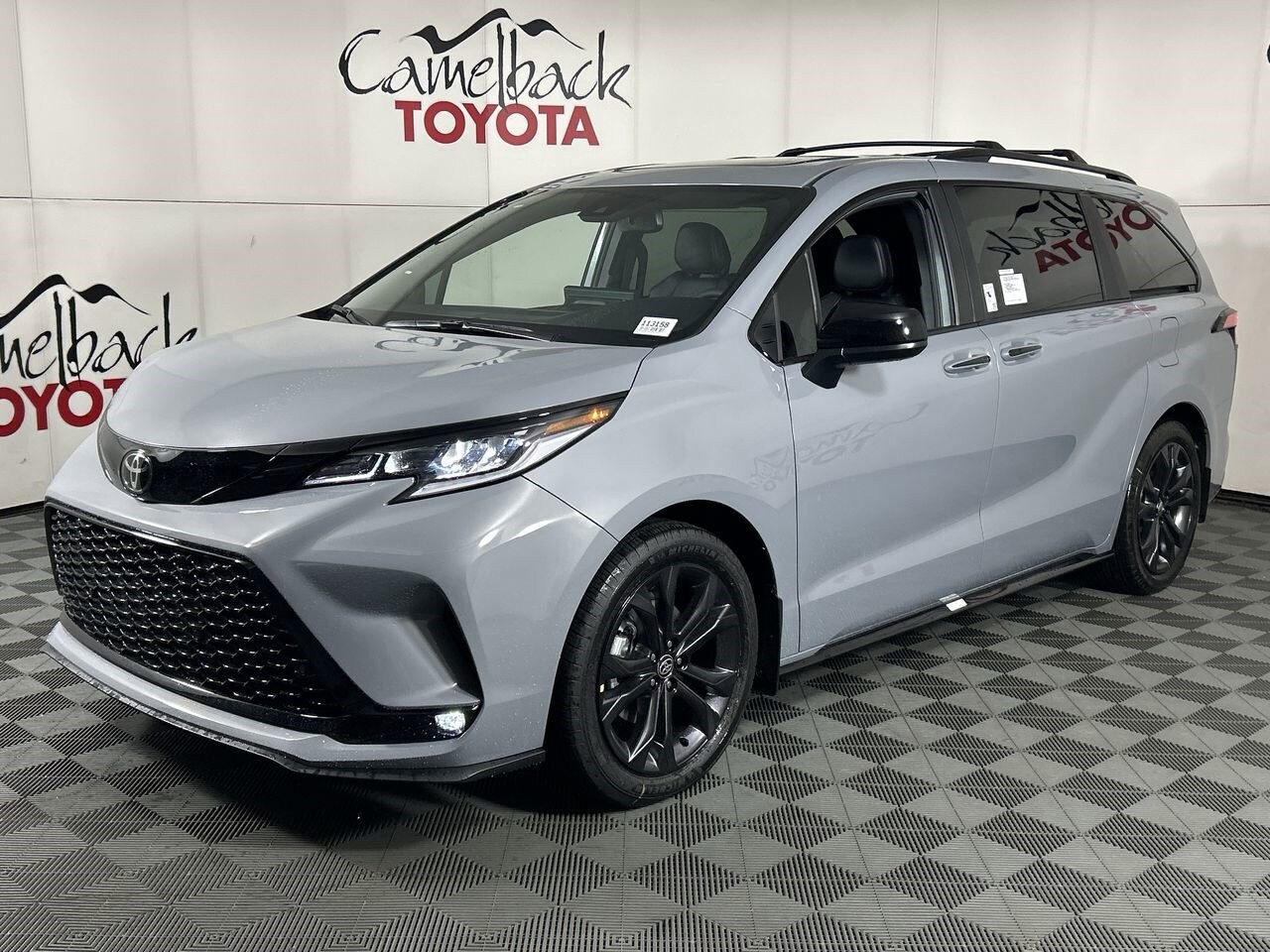 2026 Toyota Sienna Hybrid XSE photo 2