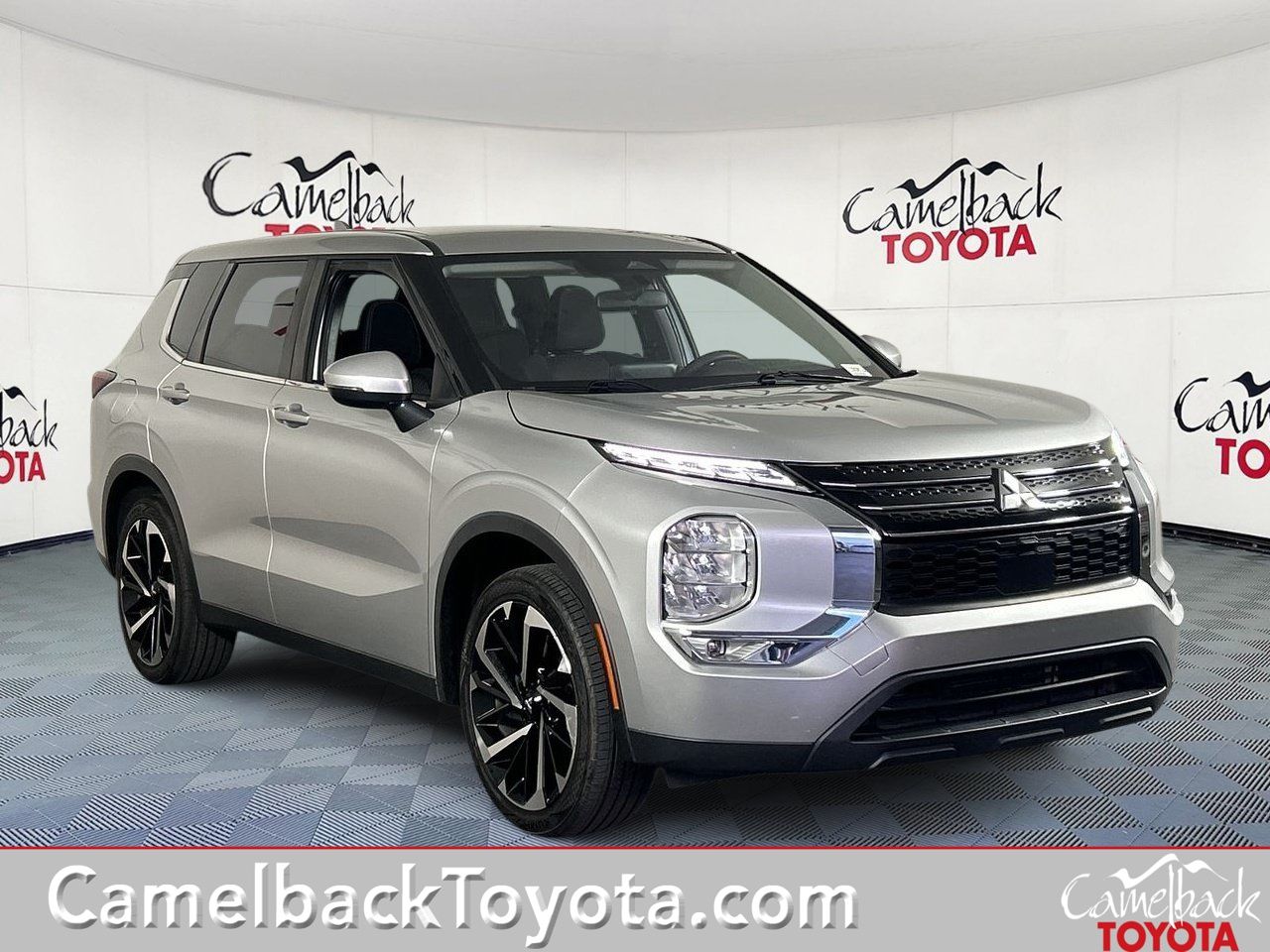 2022 Mitsubishi Outlander ES FWD's photo