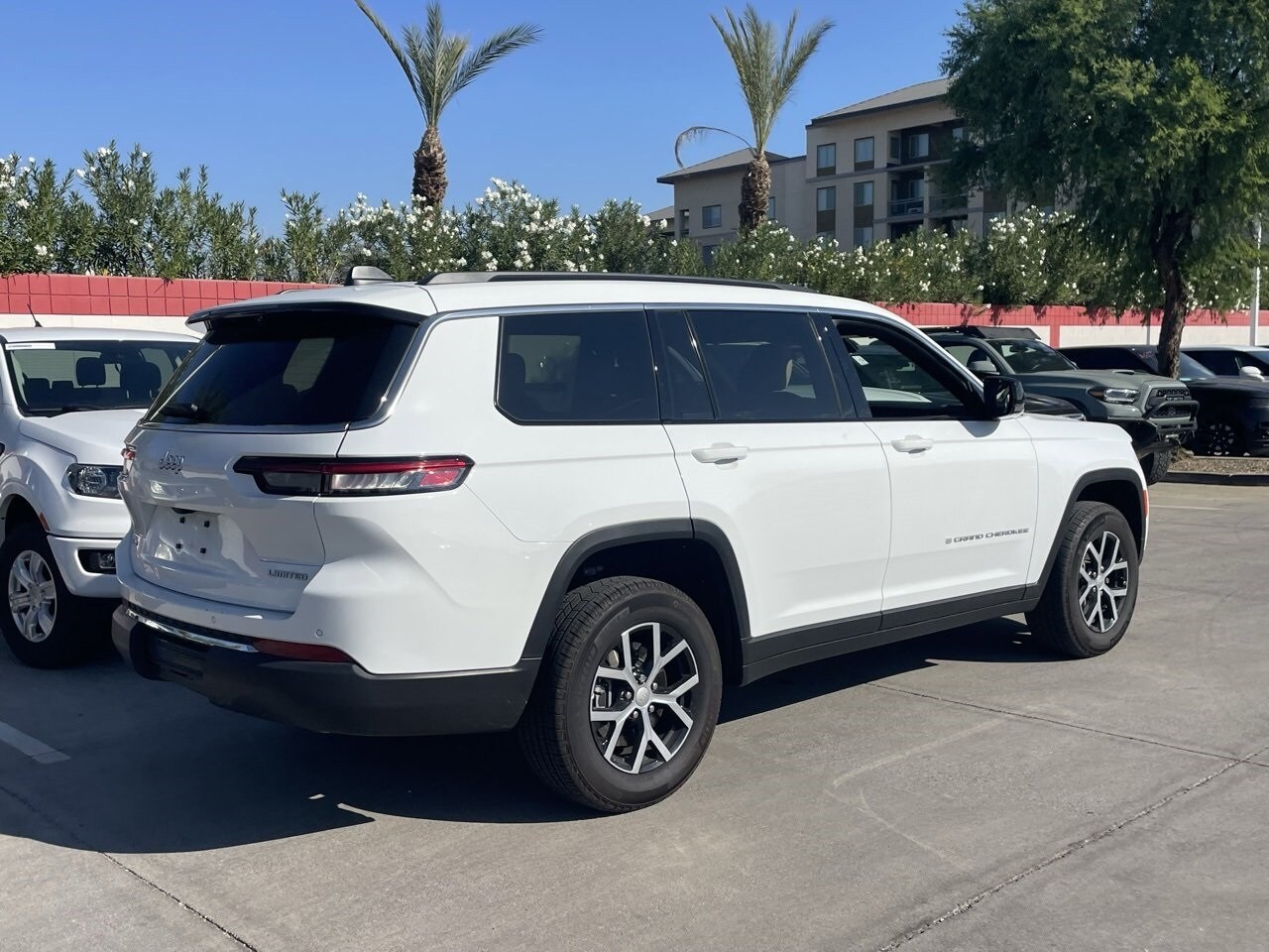 2025 Jeep Grand Cherokee Limited photo 2