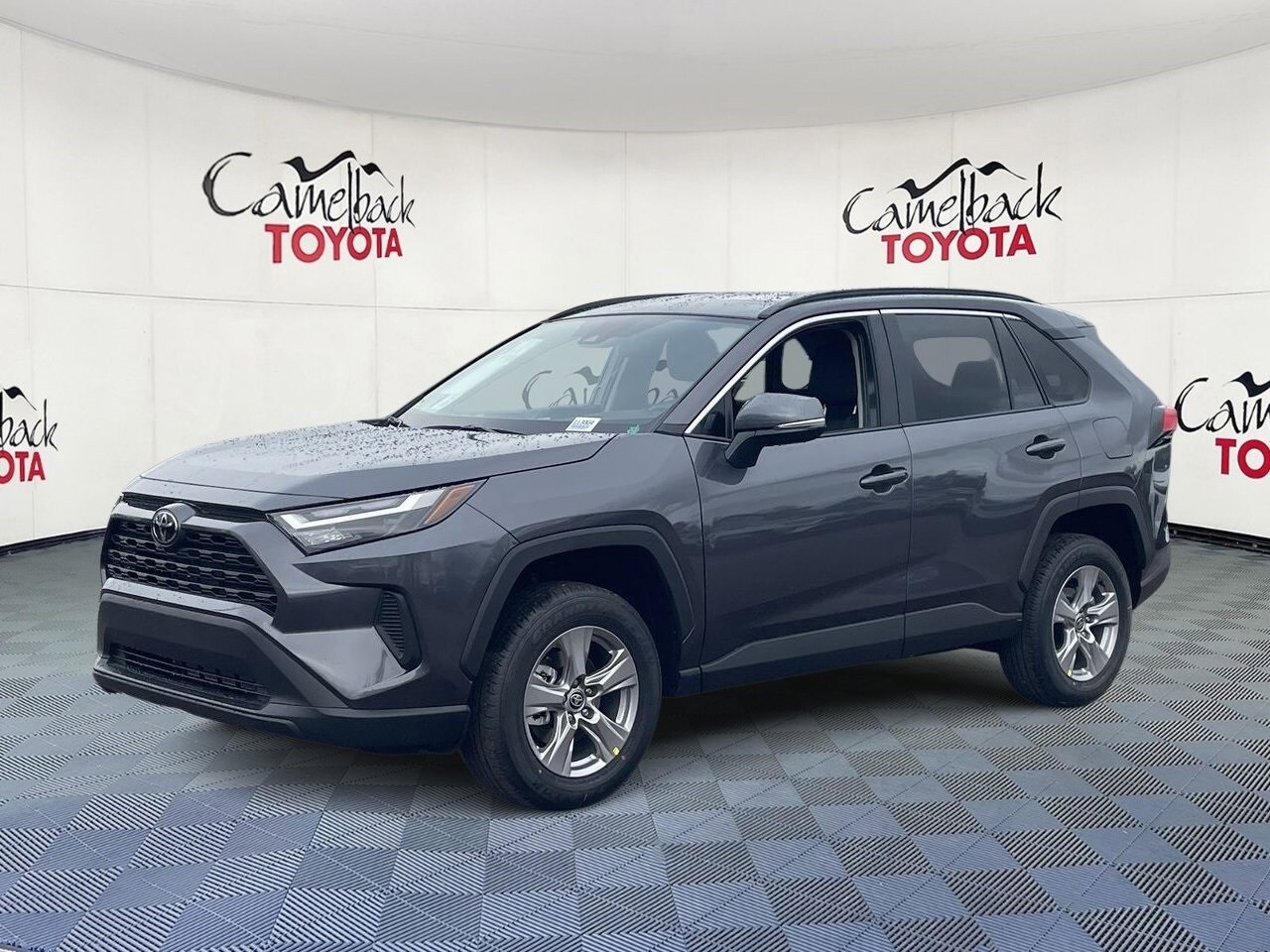 2025 Toyota RAV4 XLE photo 3