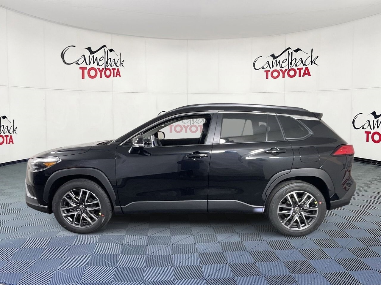 2026 Toyota Corolla Cross XLE photo 3