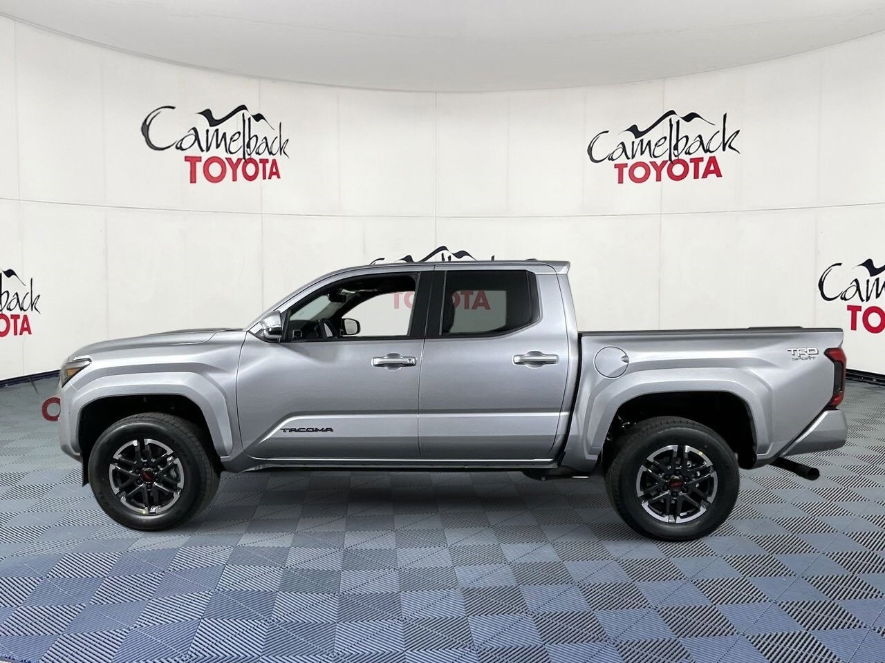 2025 Toyota Tacoma TRD Sport photo 4