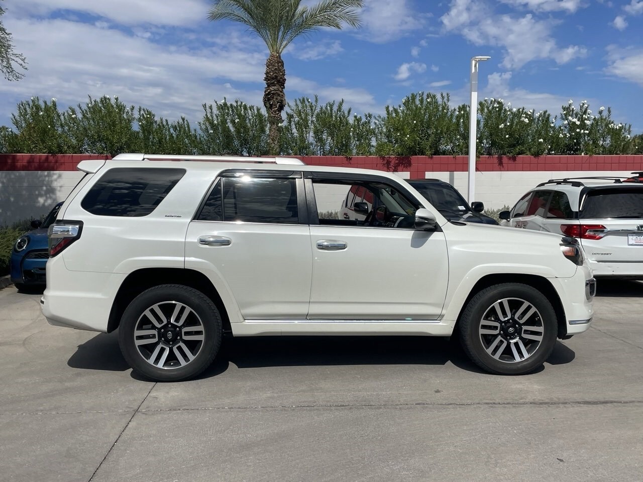 2016 Toyota 4Runner Limited photo 2