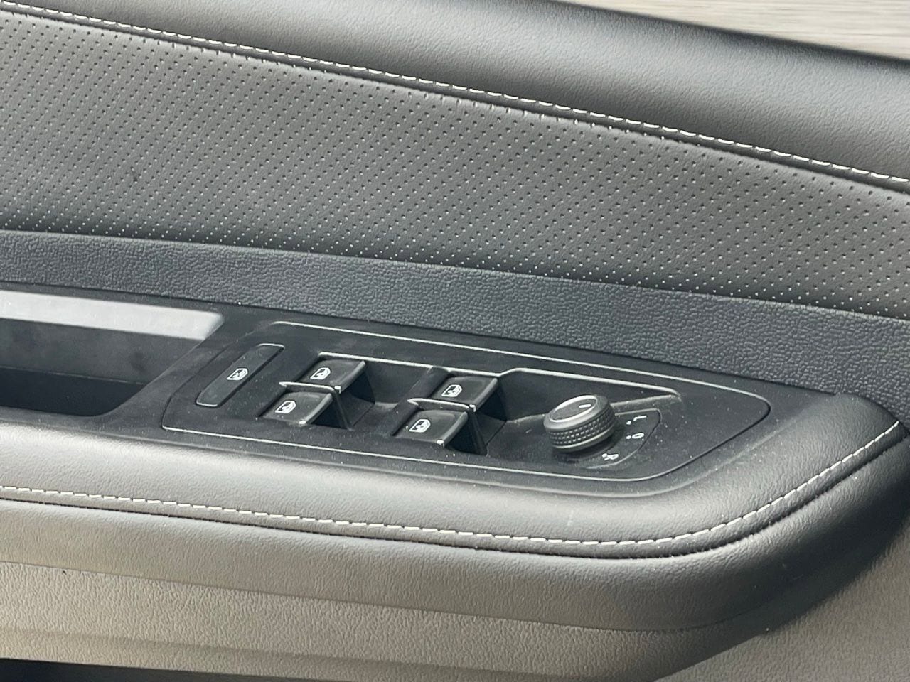 2025 Volkswagen Atlas Cross Sport SE w/Tech - Photo 7