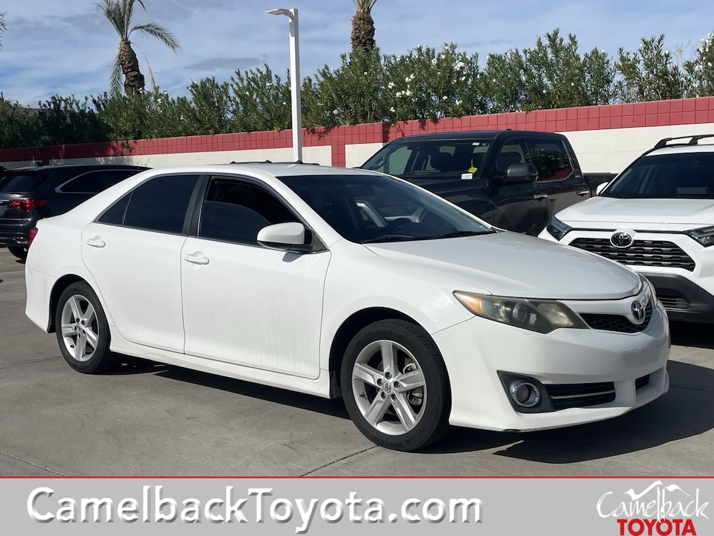 Used 2014 Toyota Camry SE Sedan