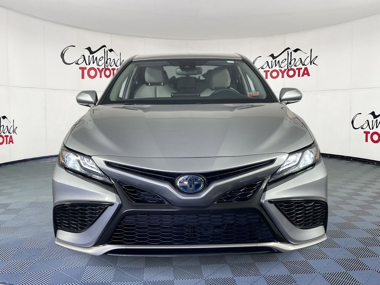 2024 Toyota Camry Hybrid XSE photo 2