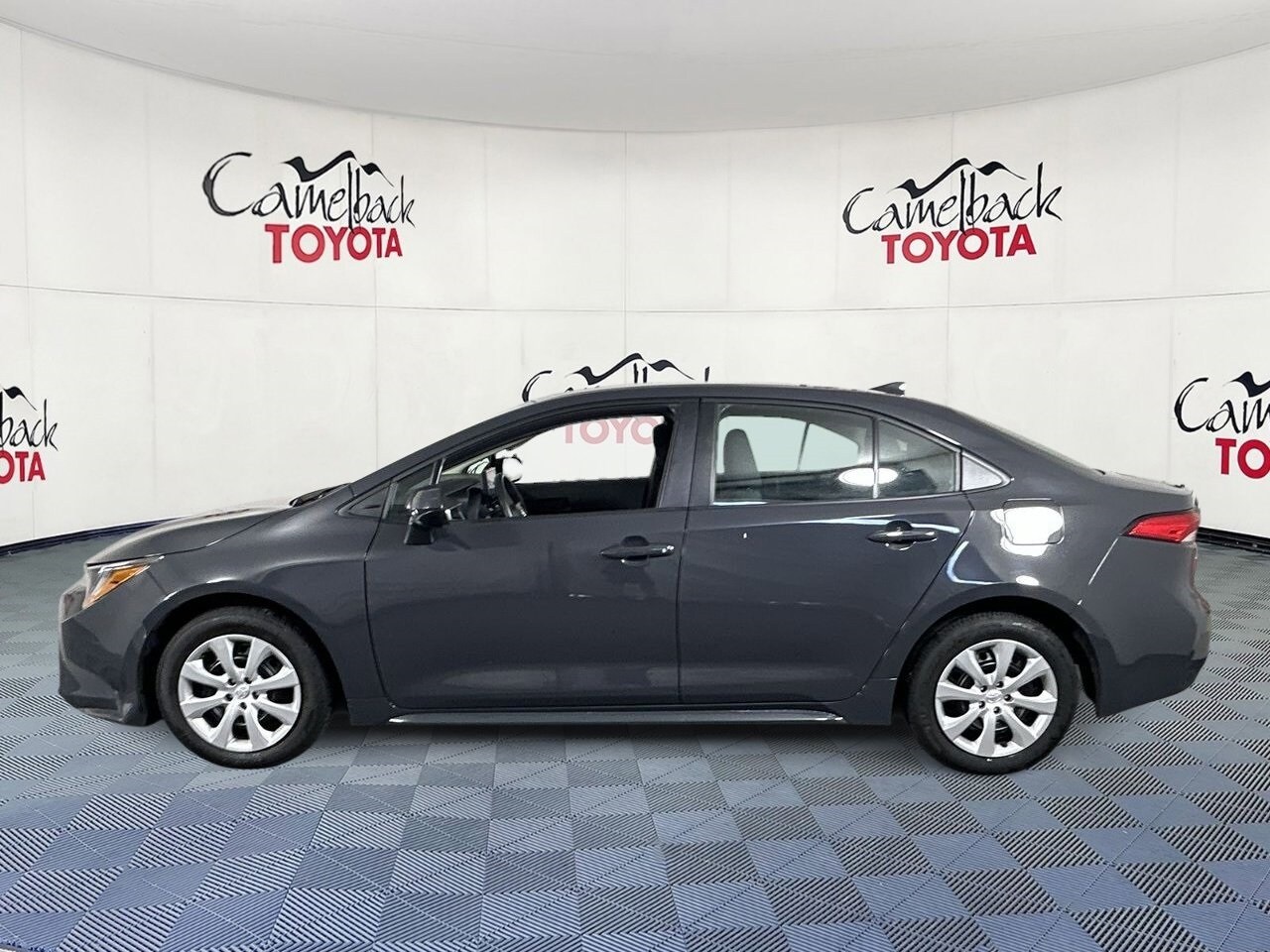 2024 Toyota Corolla LE photo 4
