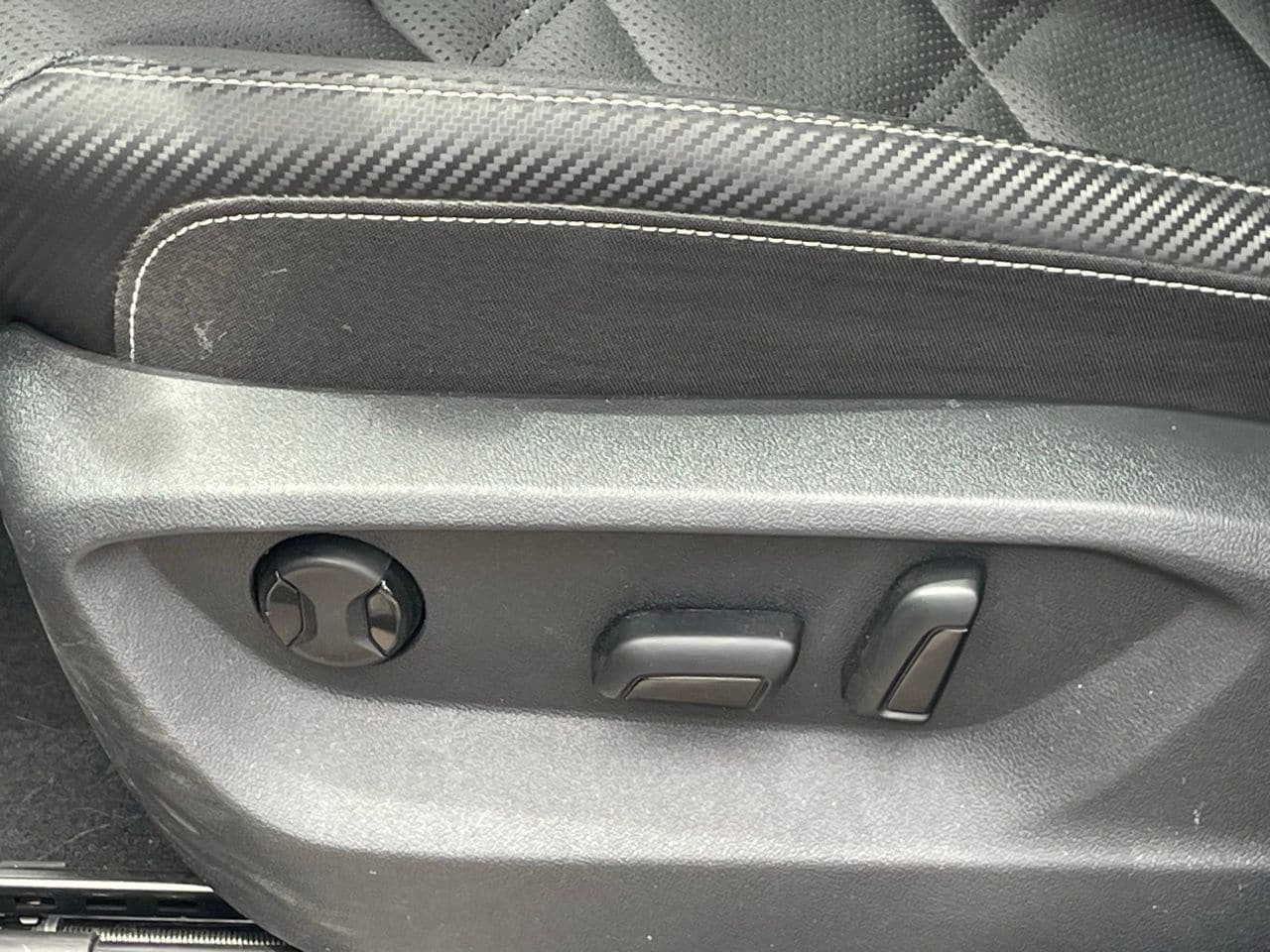 2025 Volkswagen Atlas Cross Sport SE w/Tech - Photo 9