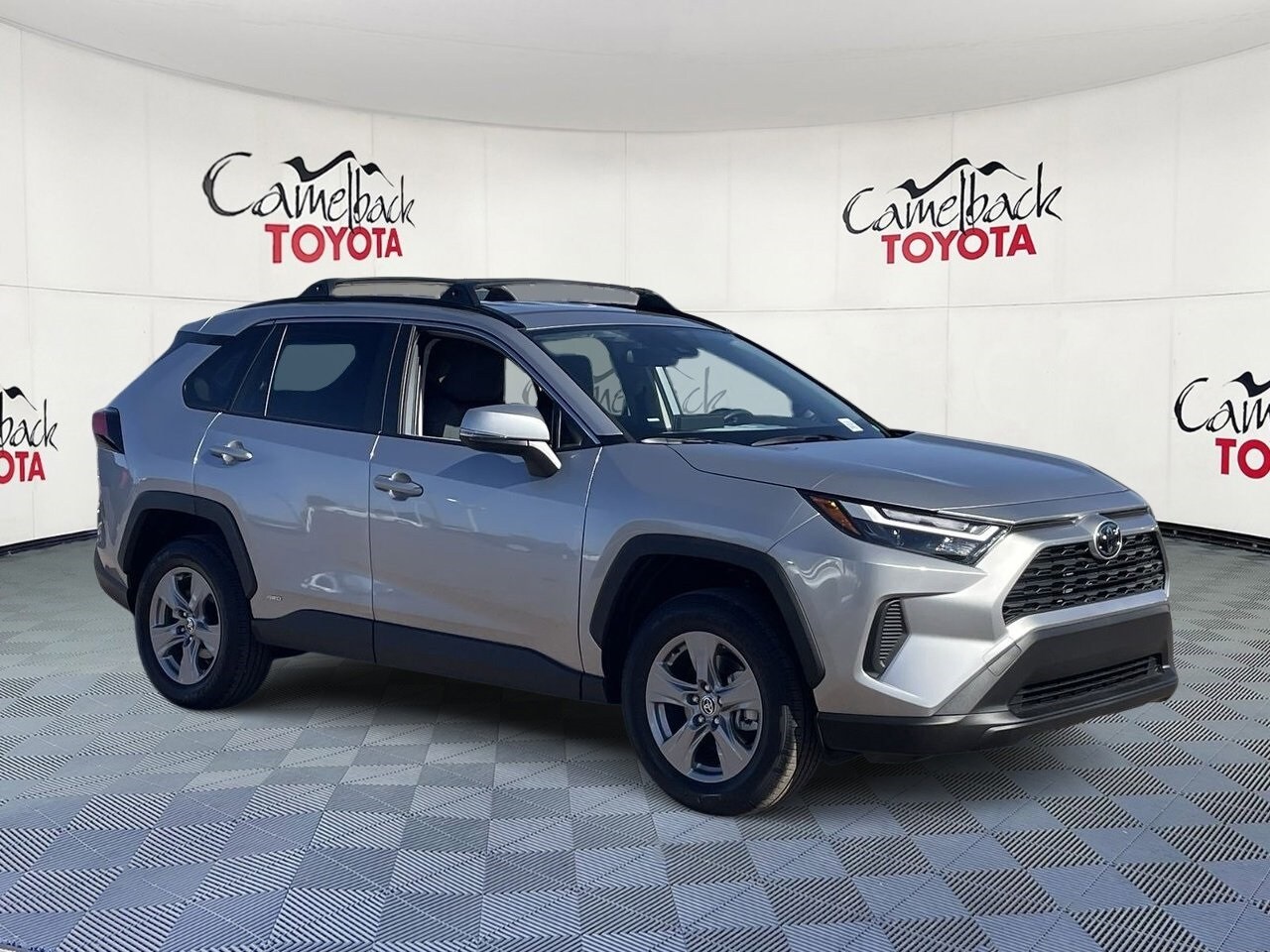 2025 Toyota RAV4 Hybrid XLE photo 2