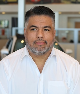 Staff member Luis Silva from ID_7a2ebaeb54d2