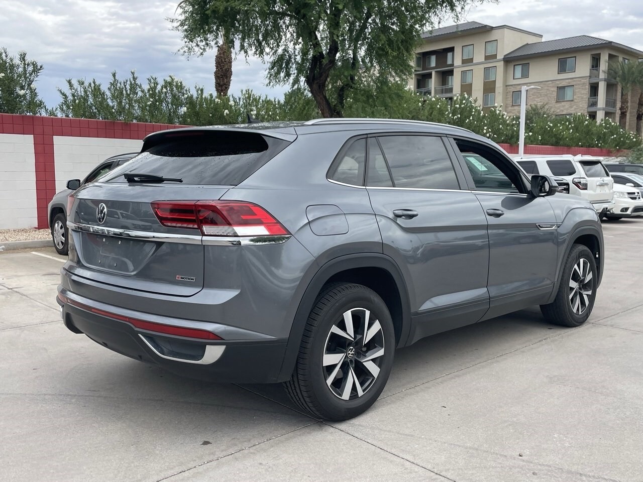 2022 Volkswagen Atlas Cross Sport SE photo 2