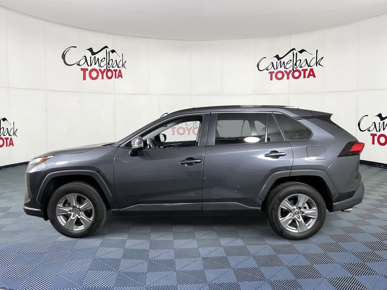 2023 Toyota RAV4 Hybrid XLE photo 3