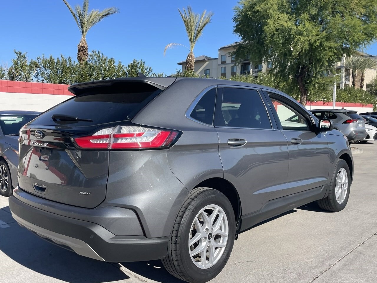 2024 Ford Edge SEL photo 2