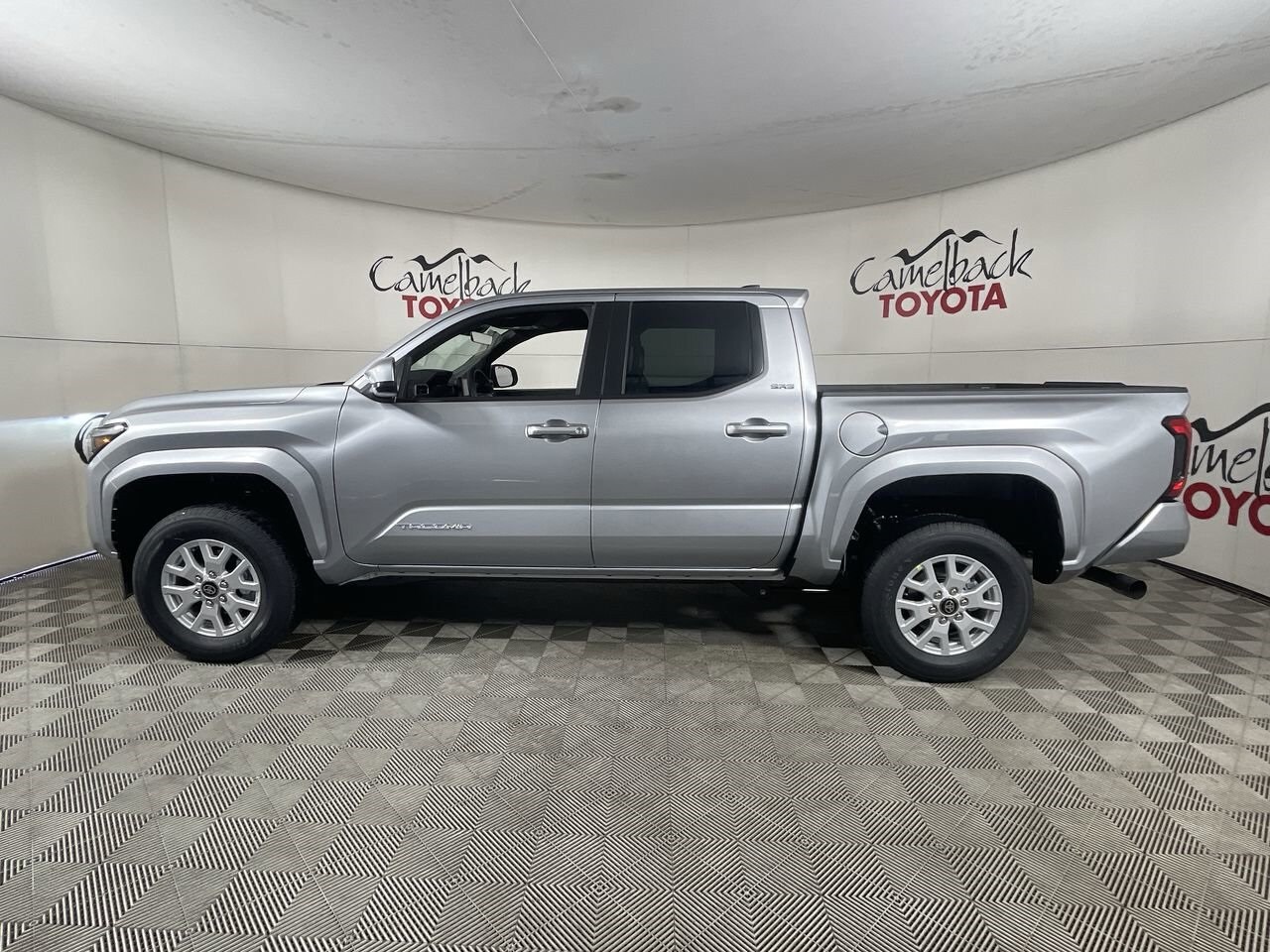 2025 Toyota Tacoma SR5 photo 4