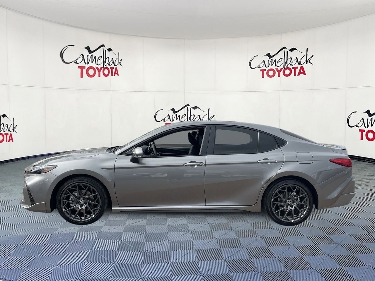 2025 Toyota Camry XSE photo 4