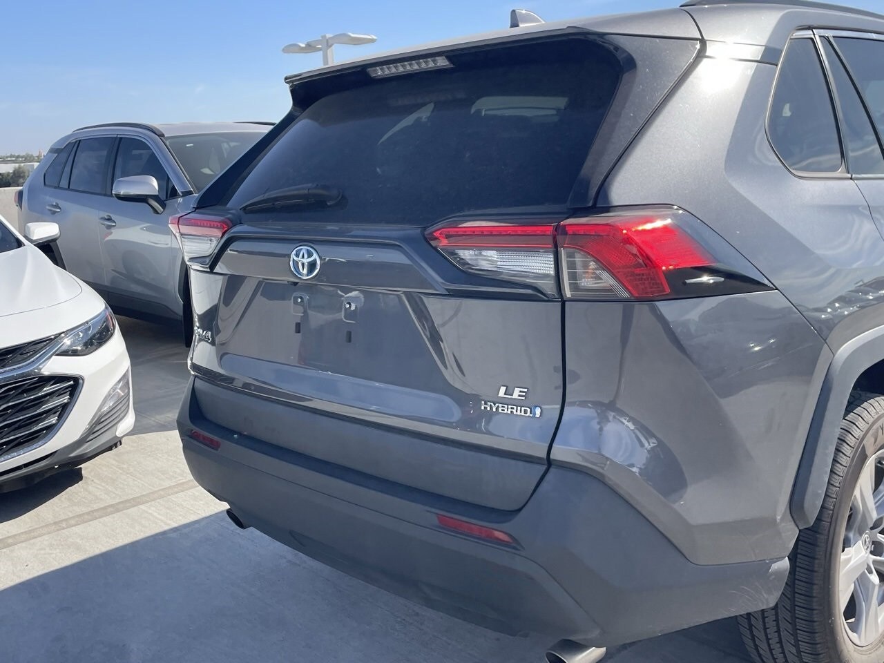 2022 Toyota RAV4 Hybrid LE photo 2