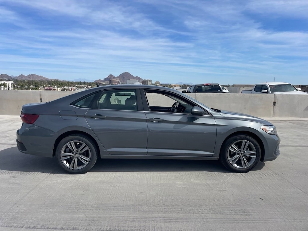 Used 2024 Volkswagen Jetta 1.5T SE Sedan