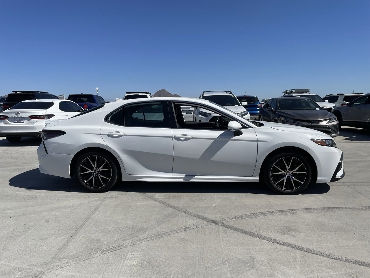 2024 Toyota Camry SE photo 3
