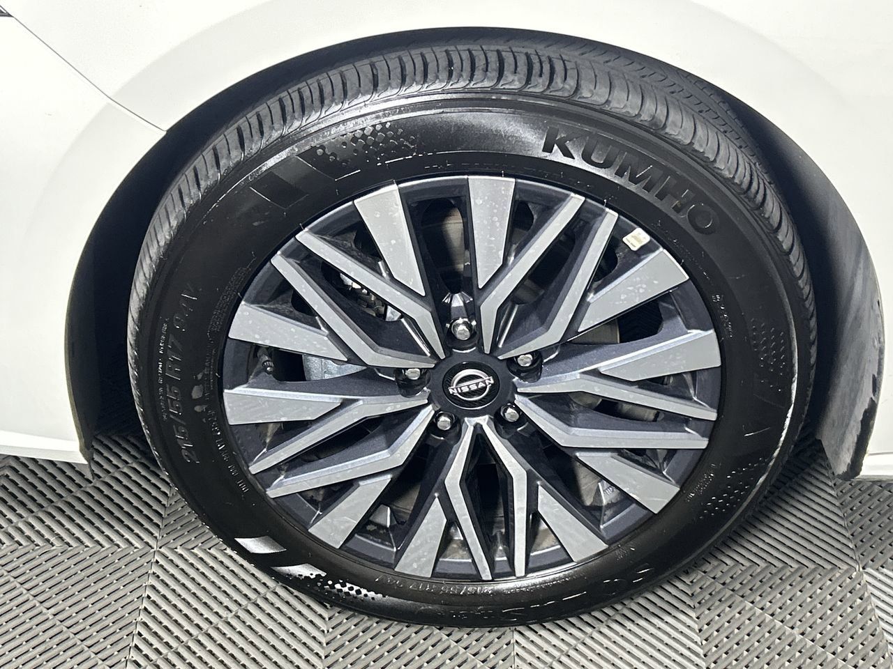 2025 Nissan Altima SV - Photo 9