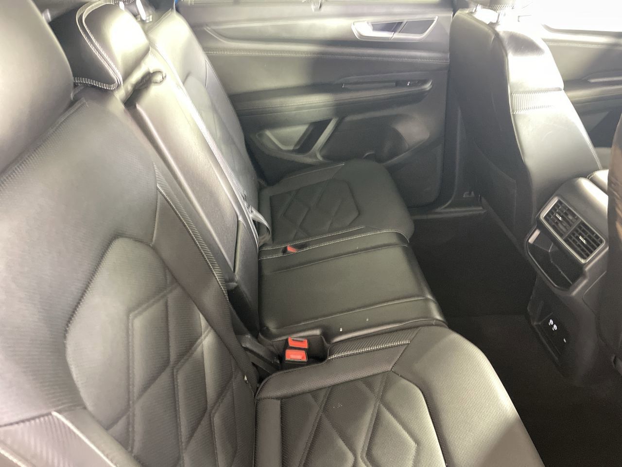 2025 Volkswagen Atlas Cross Sport SE w/Tech - Photo 23