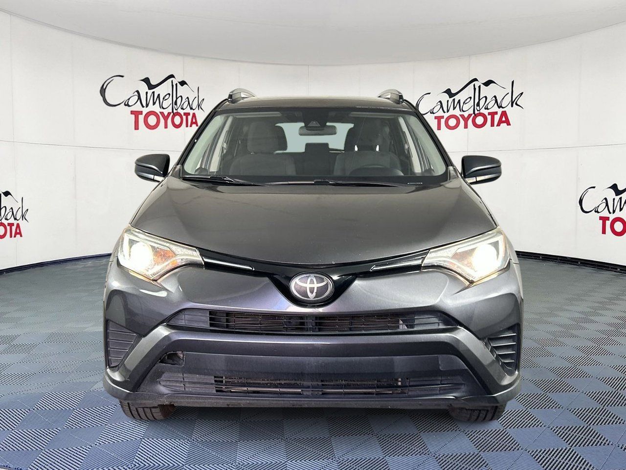 2018 Toyota RAV4 LE - Photo 2