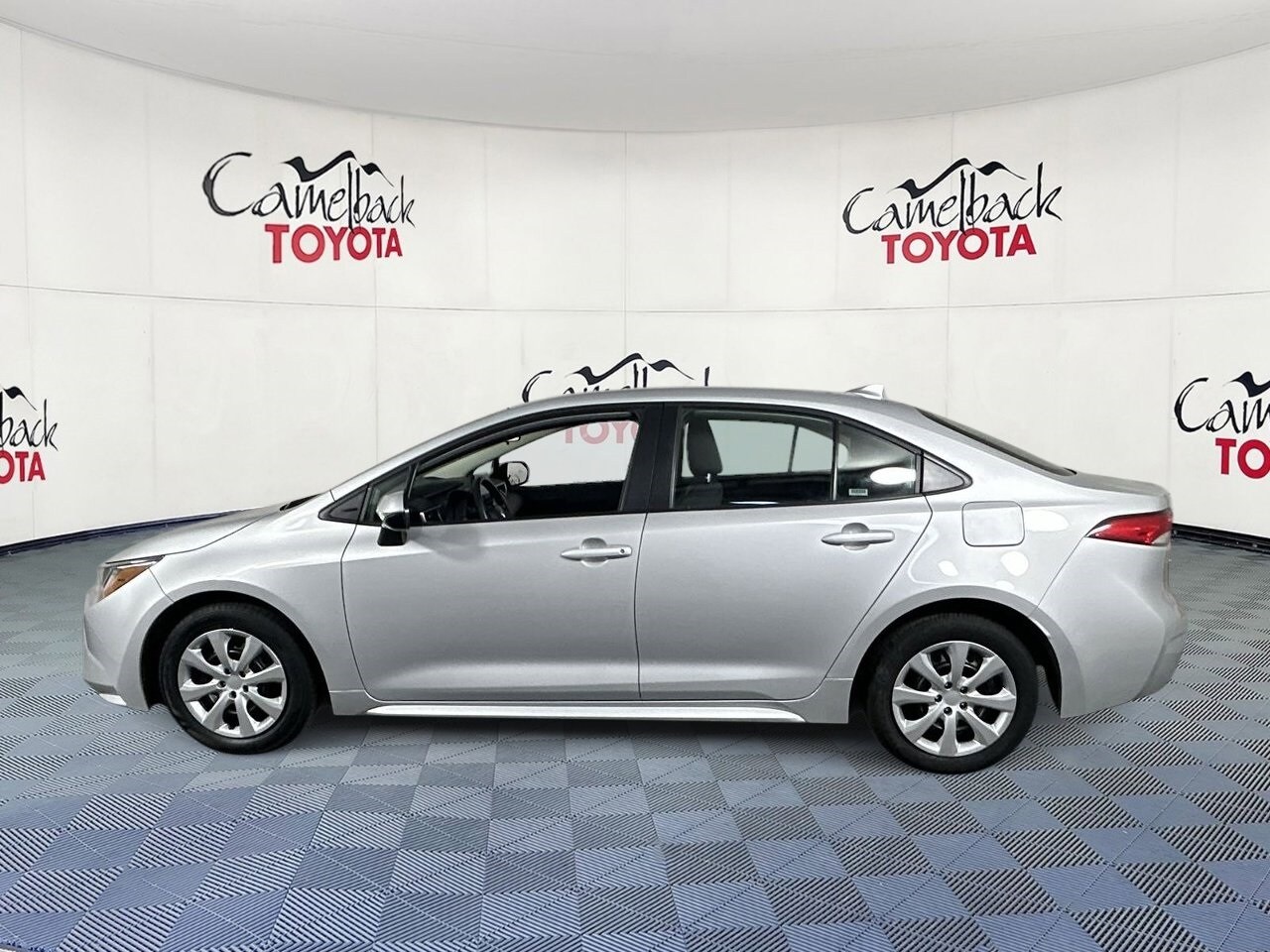 2024 Toyota Corolla LE photo 3