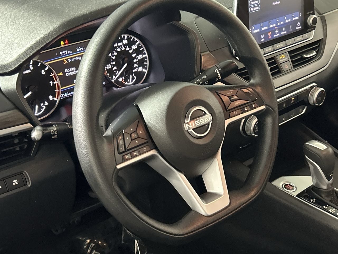 2025 Nissan Altima SV - Photo 14