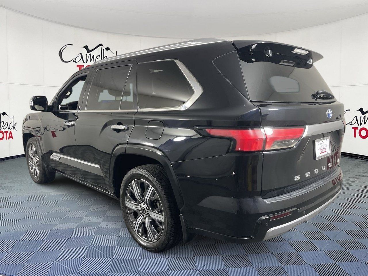 View vehicle photo 6
