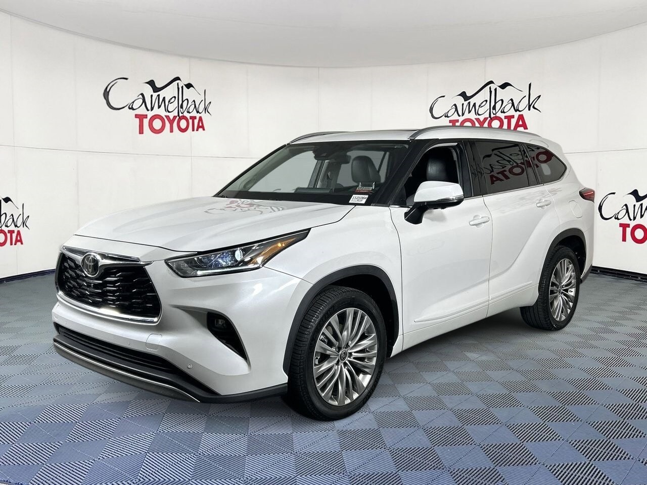 2023 Toyota Highlander Limited Platinum XLE XSE photo 2