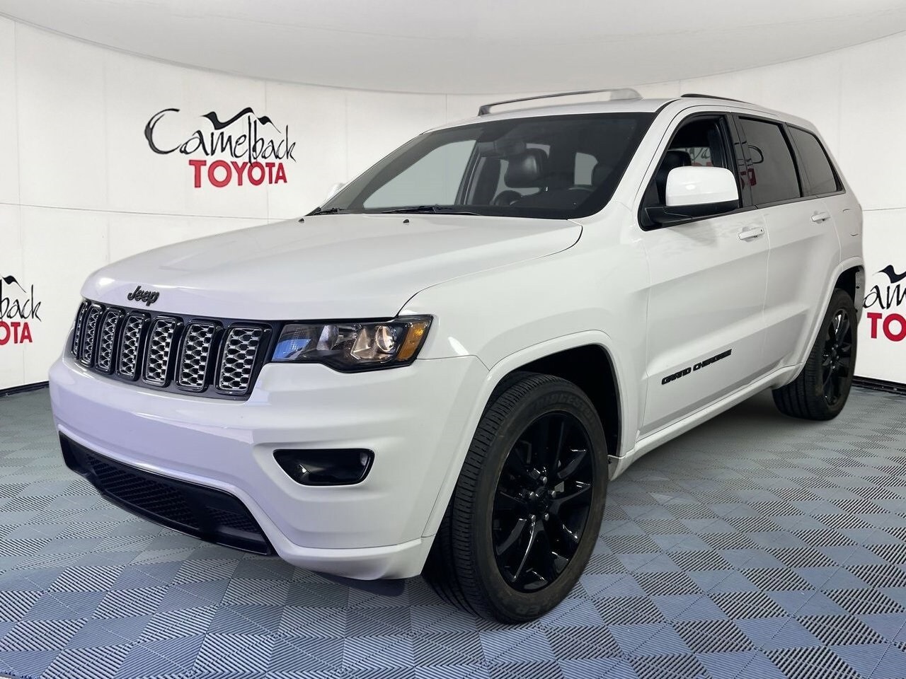 2020 Jeep Grand Cherokee Altitude photo 2