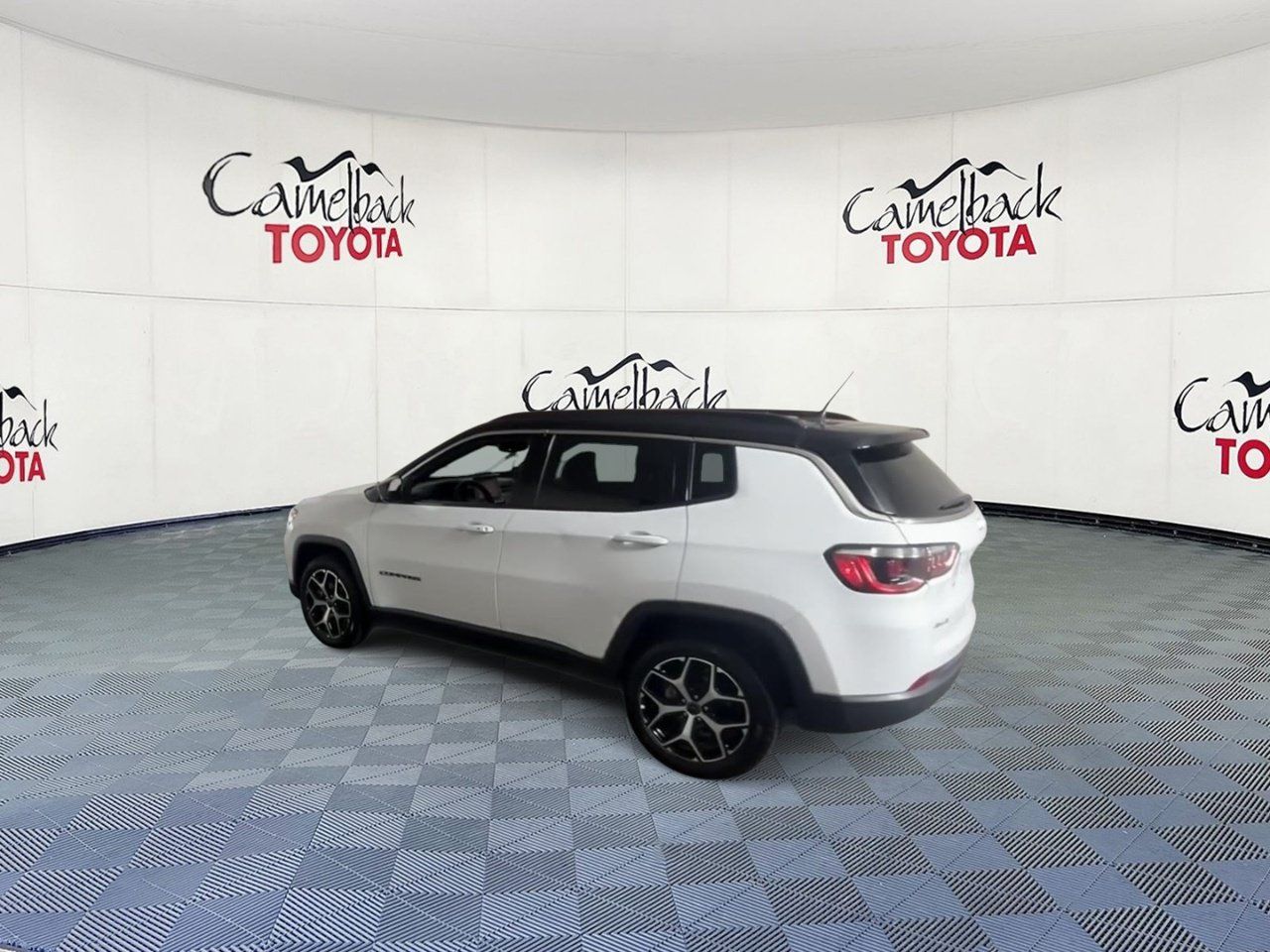 2025 Jeep Compass Limited - Photo 8