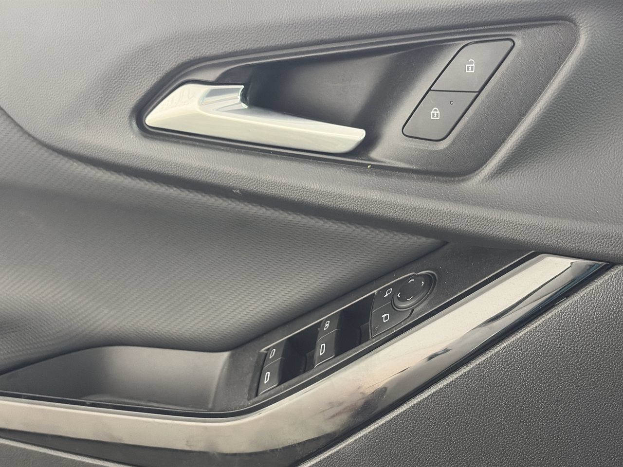 2025 Chevrolet Equinox LT - Photo 16