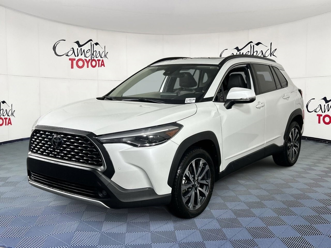 2022 Toyota Corolla Cross XLE photo 2