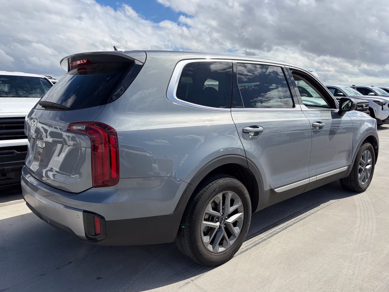 Used 2025 Kia Telluride LX SUV