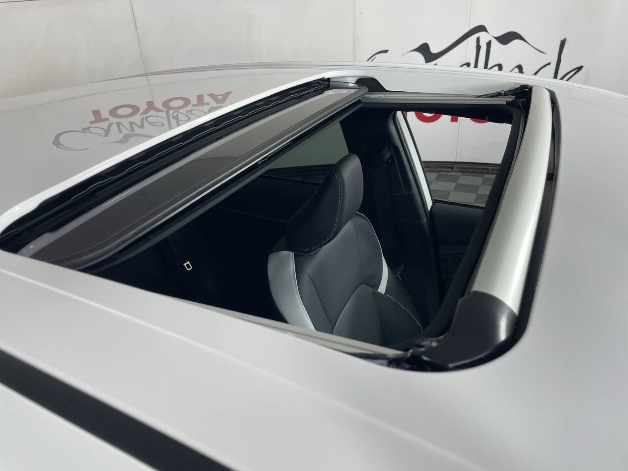 2026 Toyota Camry SE - Photo 10