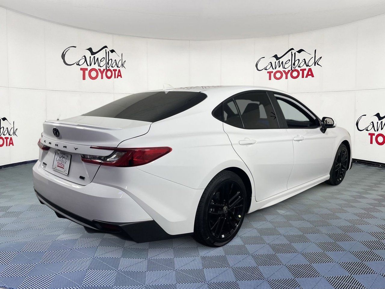 2026 Toyota Camry SE - Photo 7