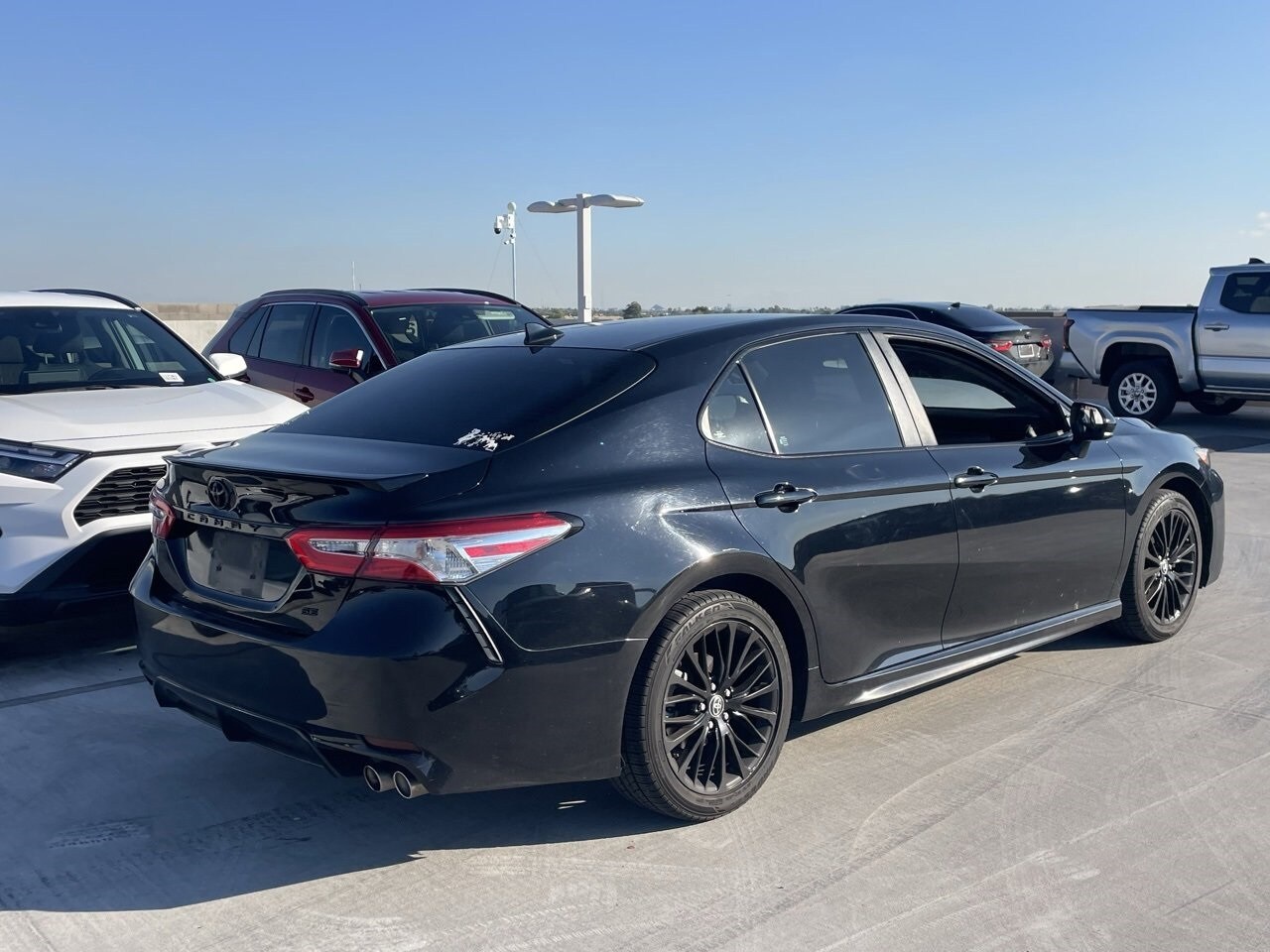 2020 Toyota Camry SE photo 2