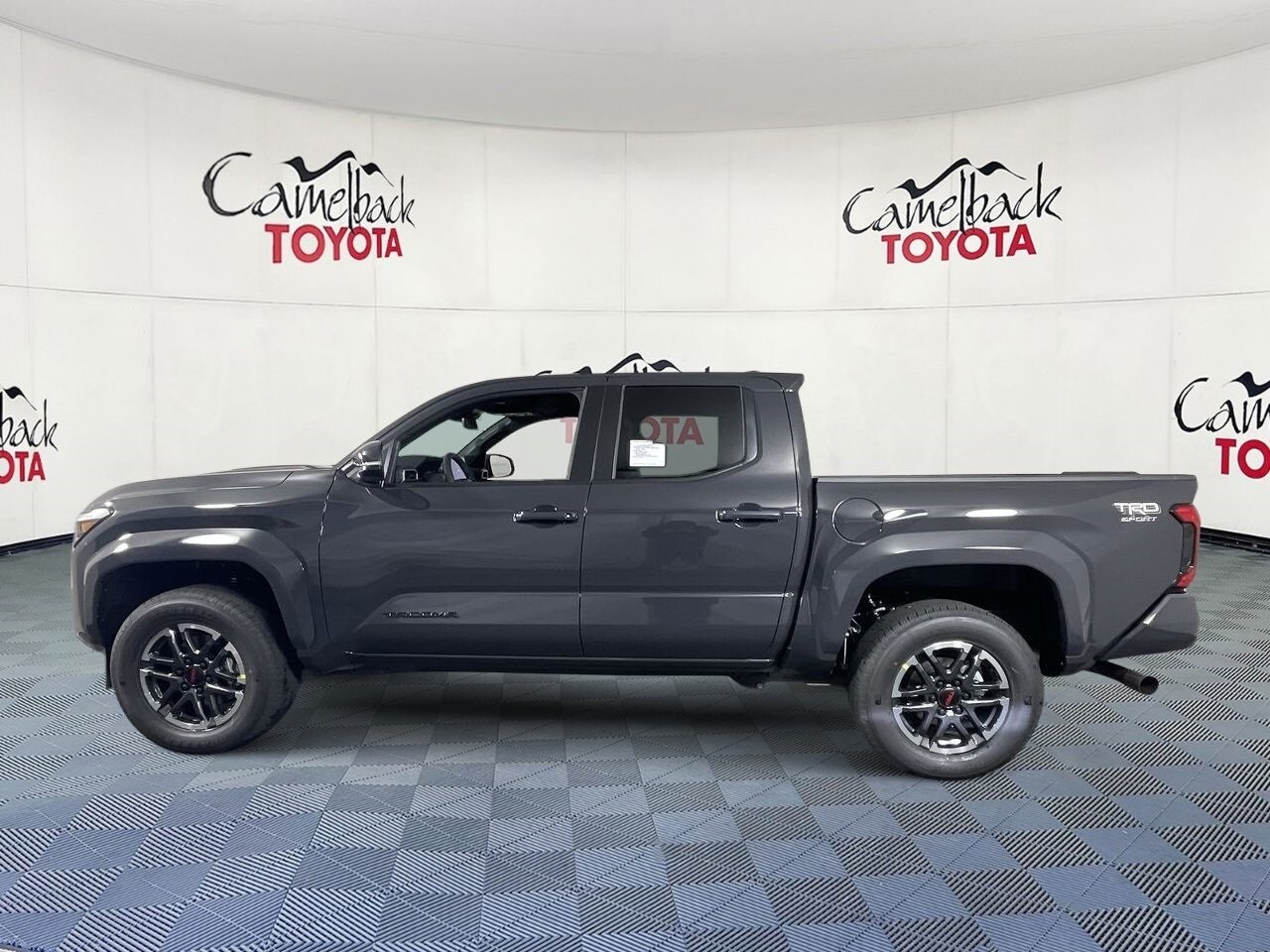 2025 Toyota Tacoma TRD Sport photo 4