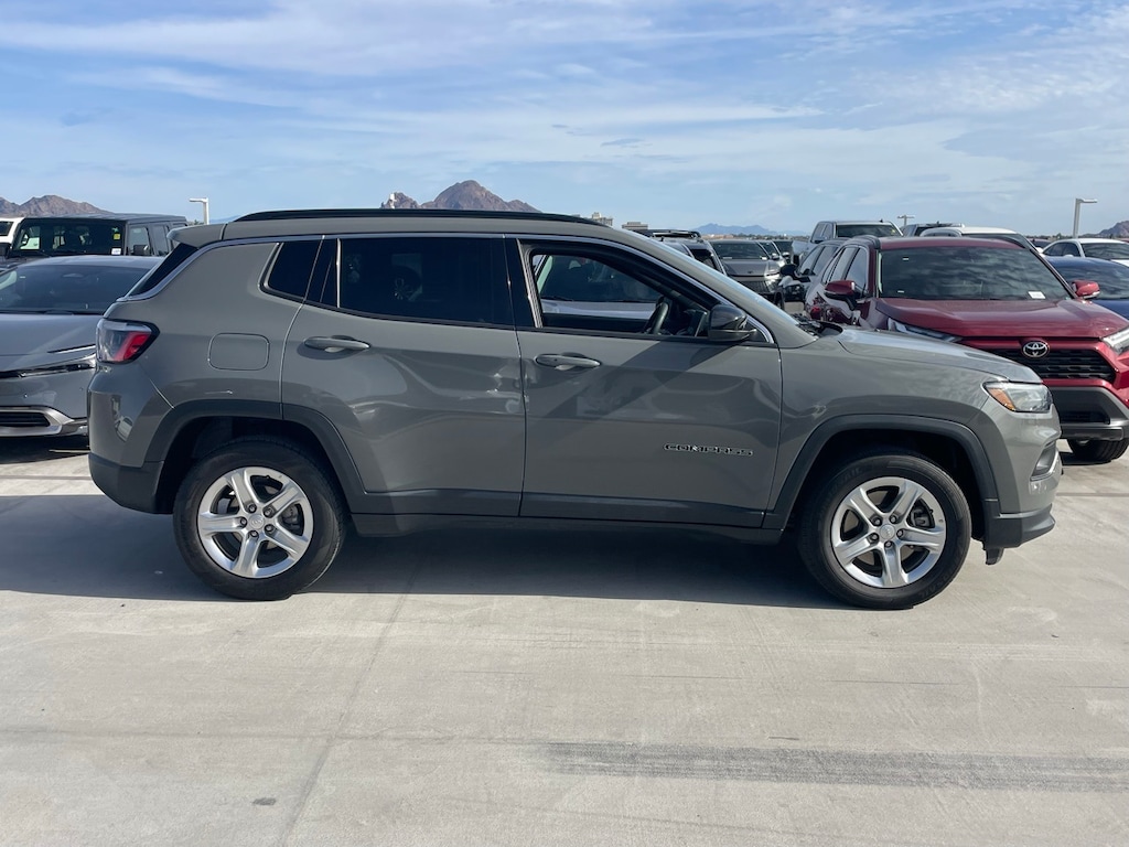 Used 2024 Jeep Compass Latitude SUV