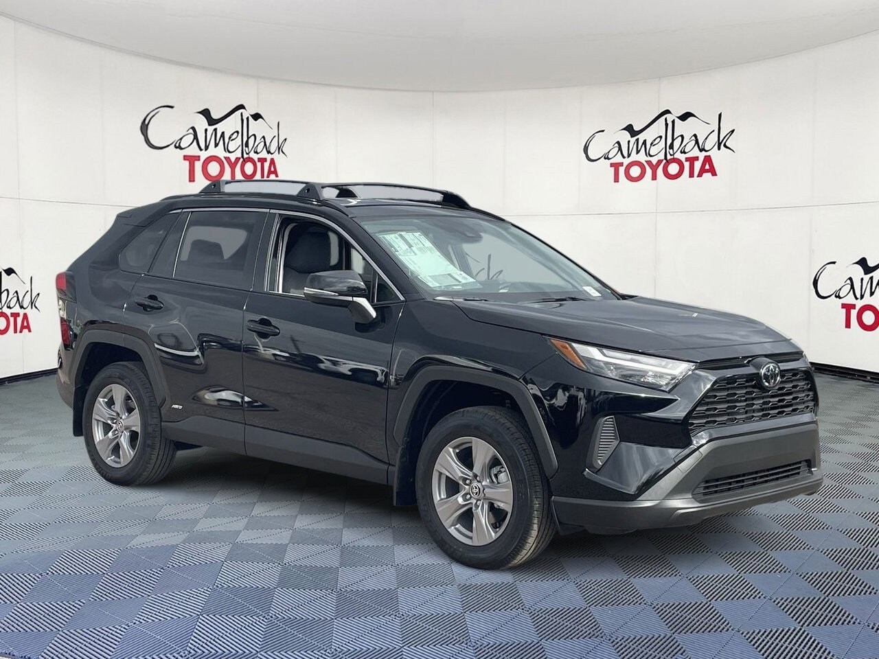 2025 Toyota RAV4 Hybrid XLE photo 2