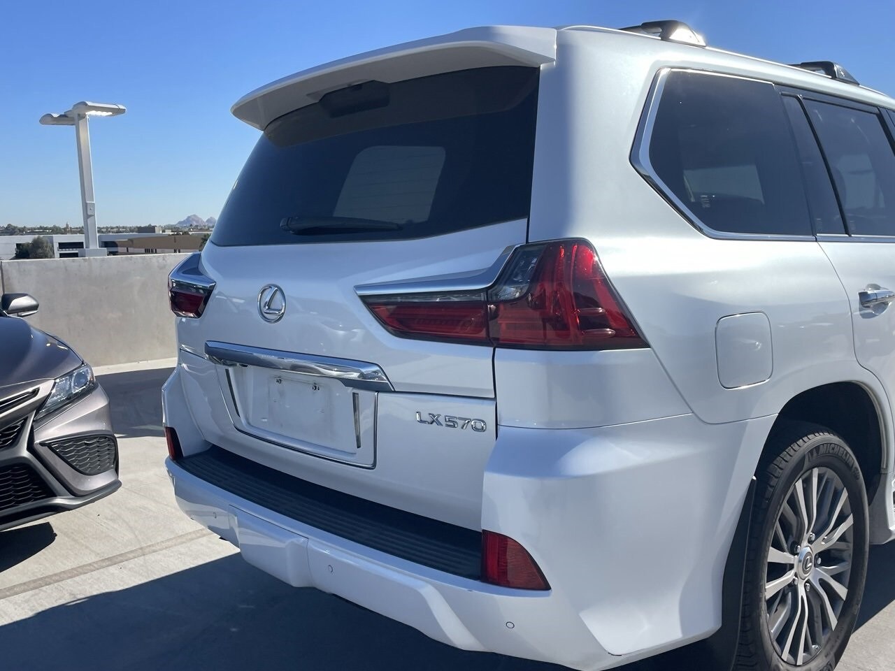 2018 Lexus LX 570 photo 4