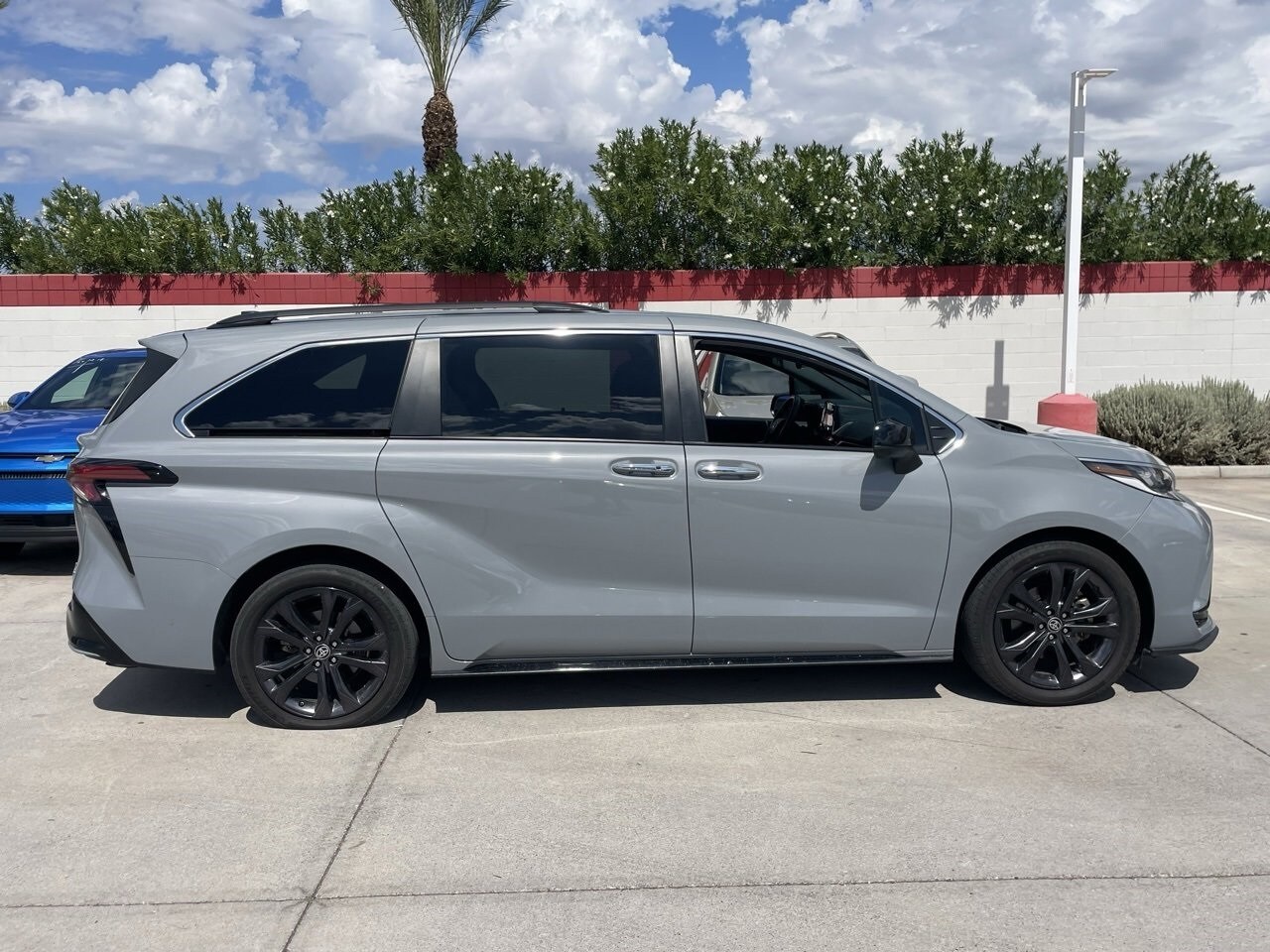 2024 Toyota Sienna XSE photo 3