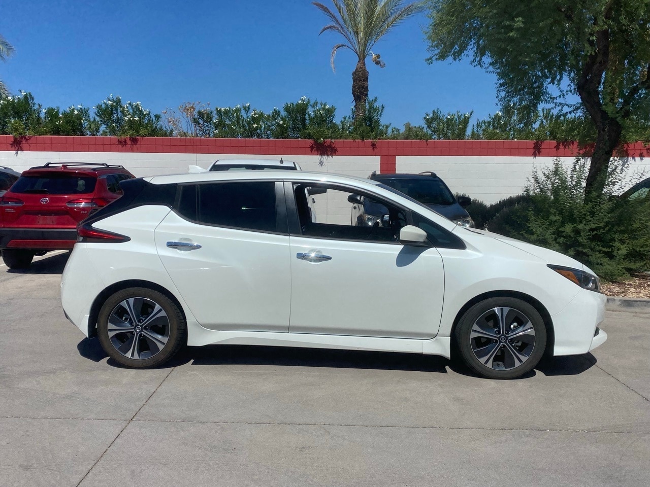 Used 2022 Nissan LEAF SV with VIN 1N4AZ1CV1NC563643 for sale in Phoenix, AZ