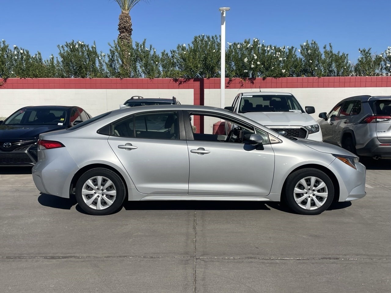 2022 Toyota Corolla LE photo 3