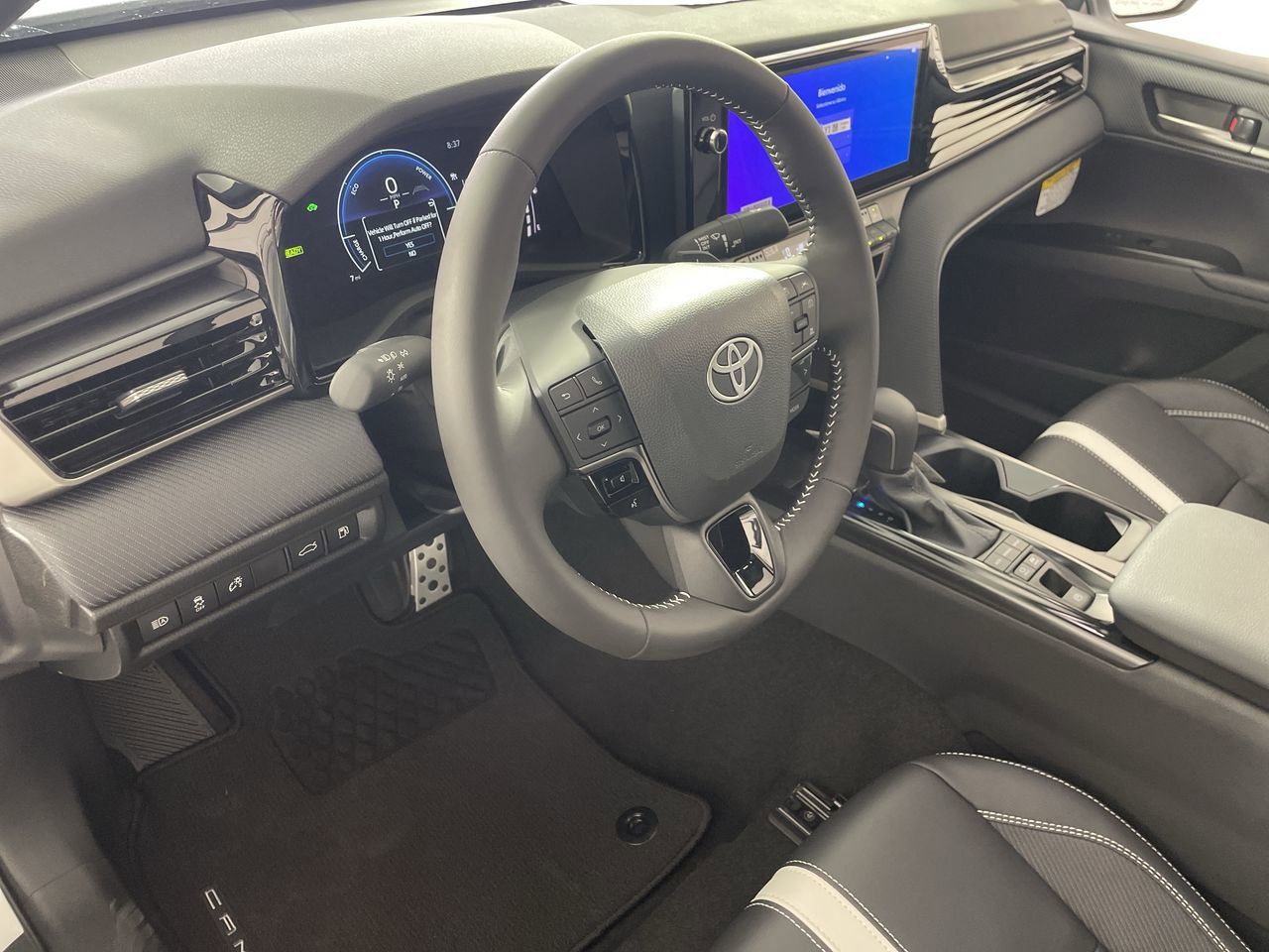 2026 Toyota Camry SE - Photo 12