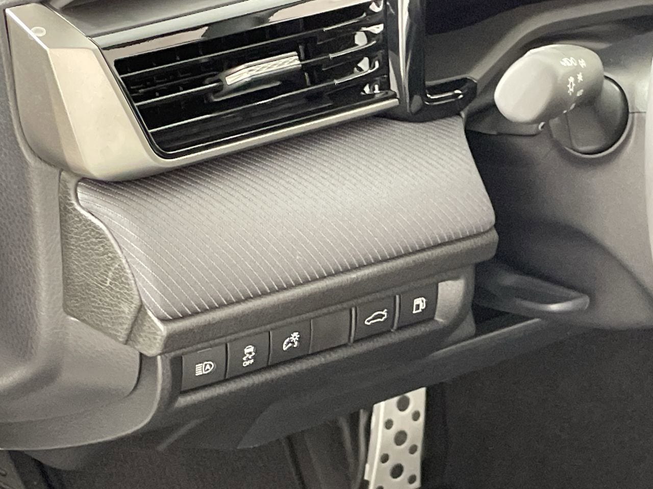 2026 Toyota Camry SE - Photo 13