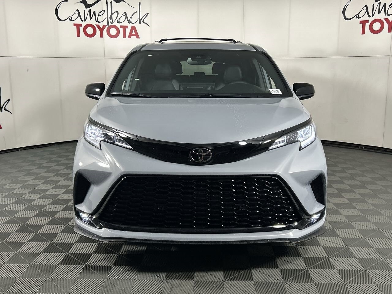 2026 Toyota Sienna Hybrid XSE photo 3